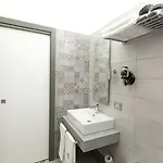 ヌヌ ホテル 4*