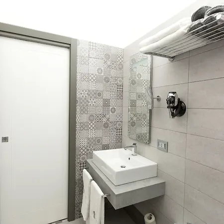 Nunu Hotell 4*