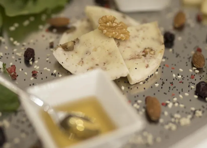 Nunu Отель Неаполь